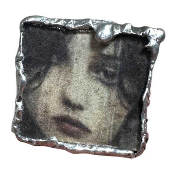Handcrafted Artisan Silver & Glass Statement Ring Abstract Woman Portrait Design - Picture 9 of 17